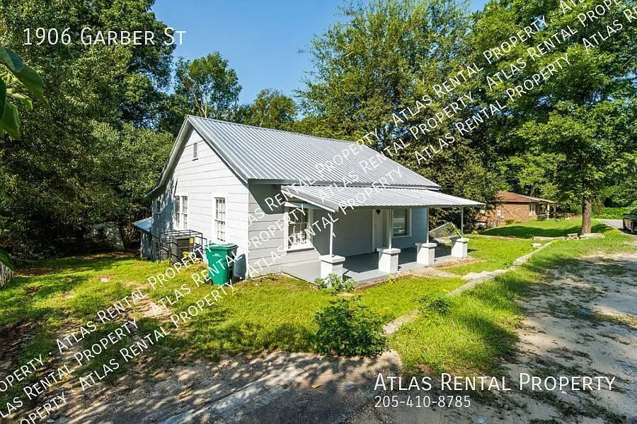 Now Accepting Section 8 Vouchers! Move in Ready 5br/2ba home! — Photo 2