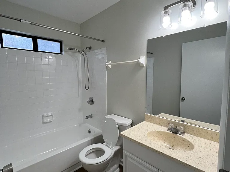 2665 N Point Ct #C — Photo 6