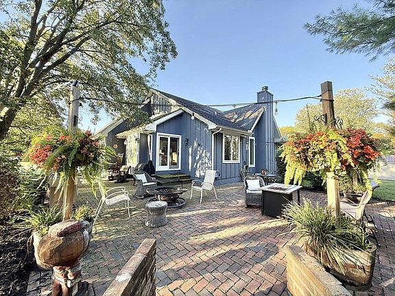 3rd image of 6 Sharon Dr