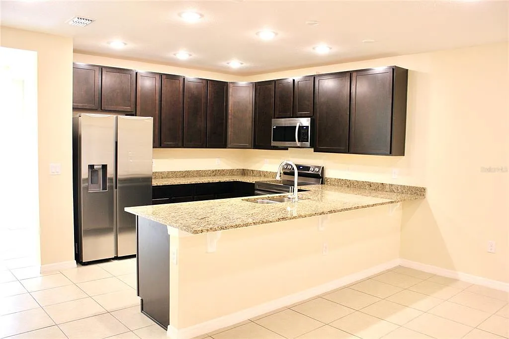 3 bed, 2.5 bath, 1762 sqft, $2,000 — Photo 4