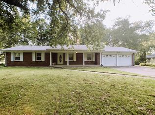 390 Shadow Hill Dr, Greenwood, IN 46142