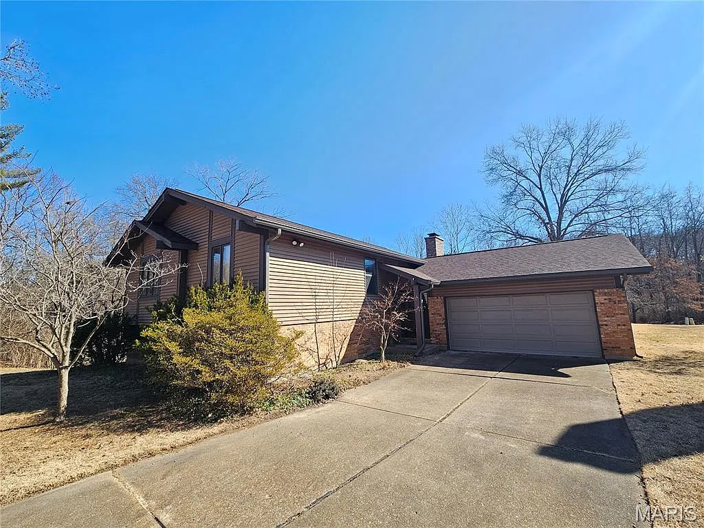 5746 Karamar Dr photo 1