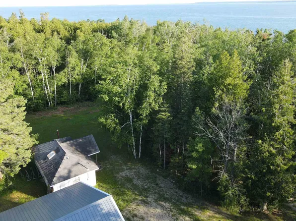 1550 Birch St, Mackinaw City, MI 49701