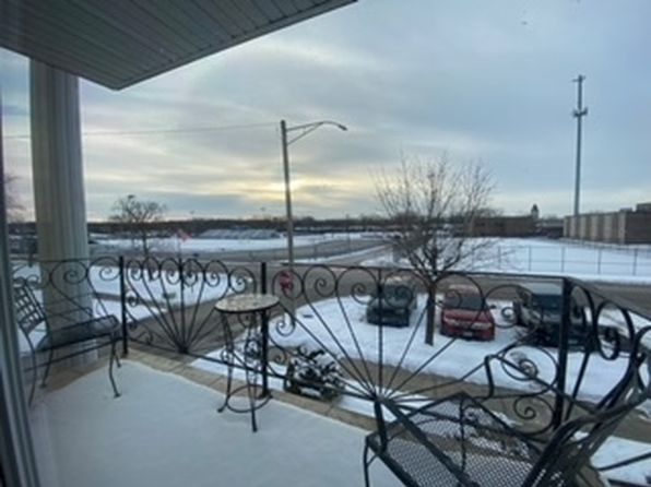 11255 S Roberts Rd #2S, Palos Hills, IL 60465