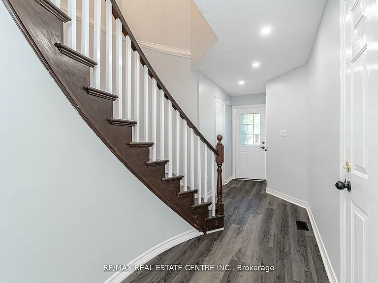 63 Pinewoods Dr — Photo 3
