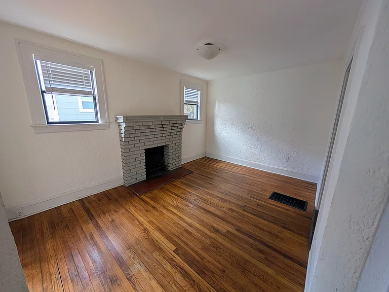 2701 Myra St — Photo 4