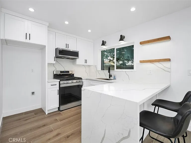 1652 E Rogers St #A — Photo 5