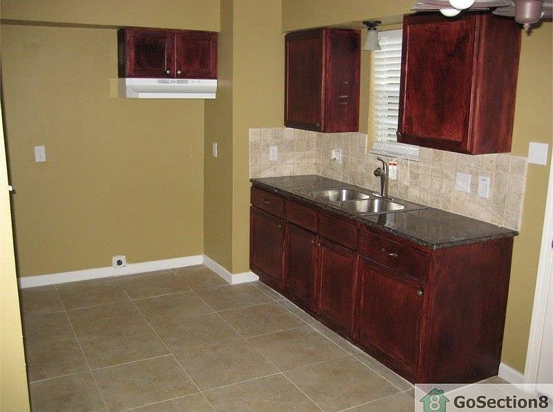 2nd image of 4905 Meadow Park Dr