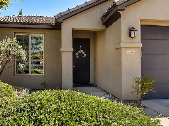 3rd image of 2577 E Hilltop Ledge Dr