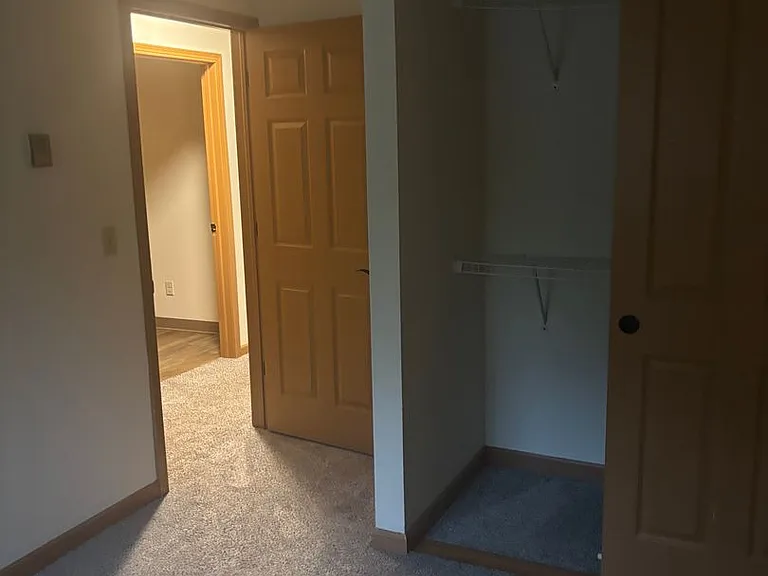 721 W Thorne St — Photo 15