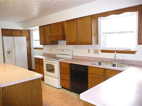 4th image of 232 Mary Ellen St