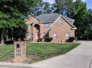 821 Edinburgh Ct, Smithfield, VA 23430