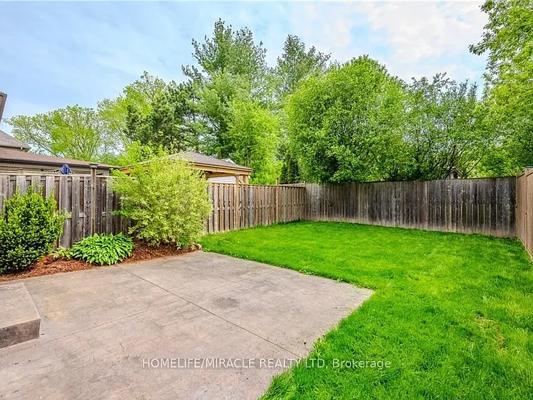 312 Tagge Cres — Photo 13