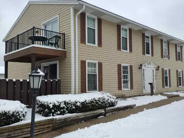 2528 Camelot Blvd APT A, Sheboygan Fls, WI 53081