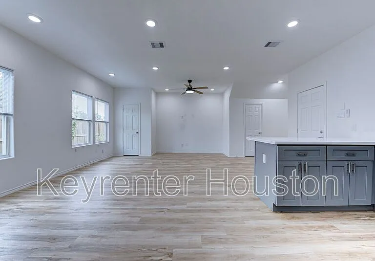 8203 Woodlyn Rd #C — Photo 8