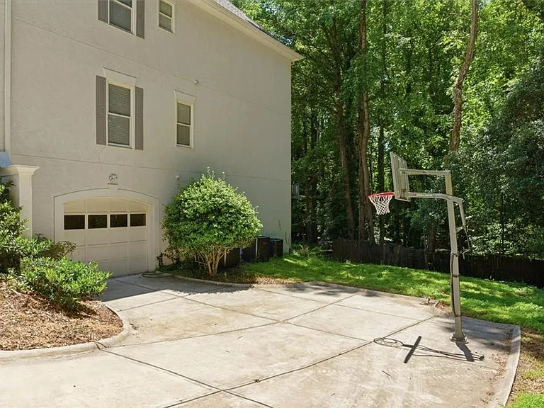1247 Manor Oaks Ct — Photo 6