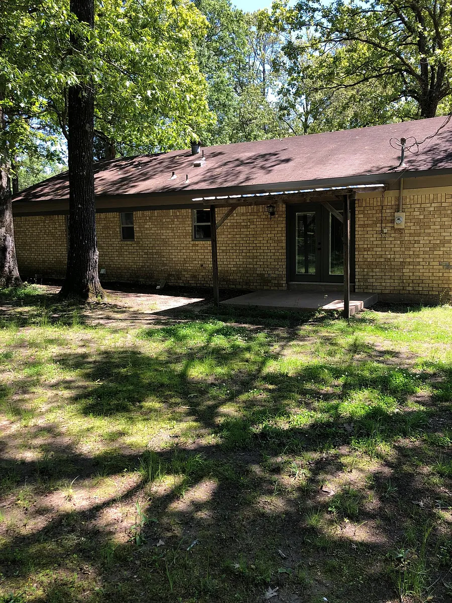 Building Photo - 502 E Bobbies Cir