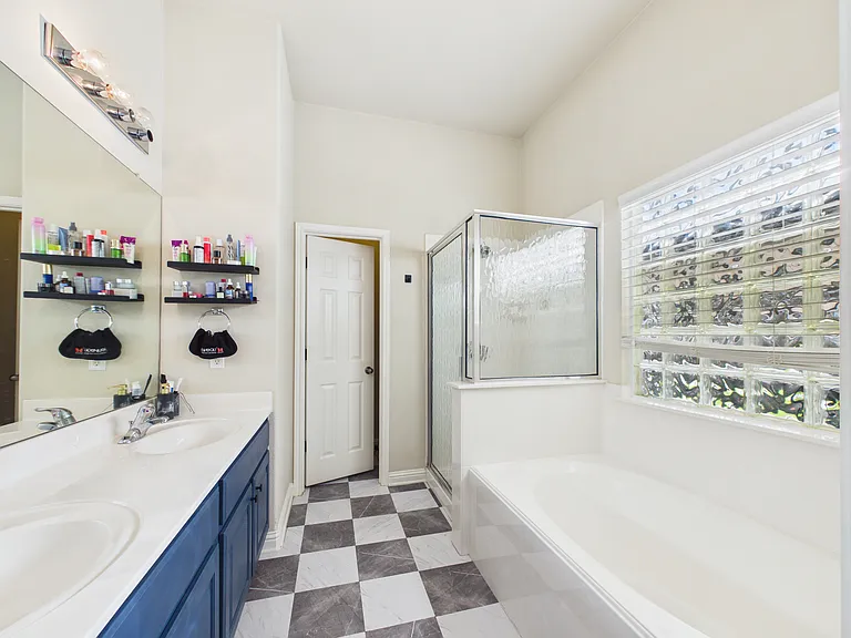 10216 Wind Cave Trl — Photo 19