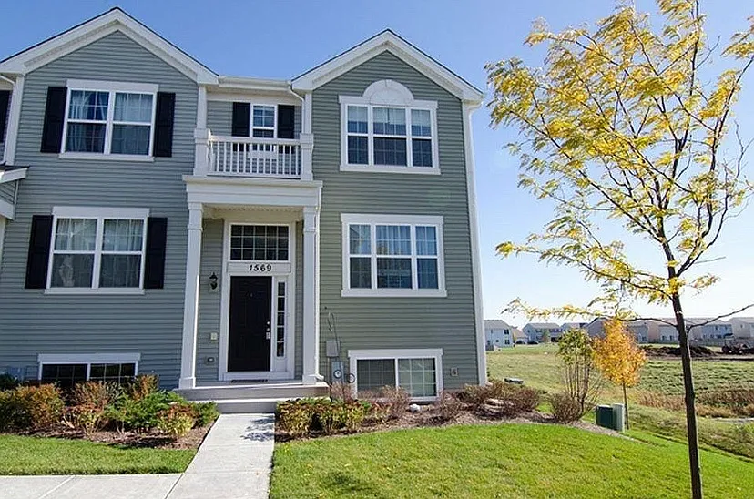 3 bed, 2.5 bath, 1757 sqft, $2,850 — Photo 1