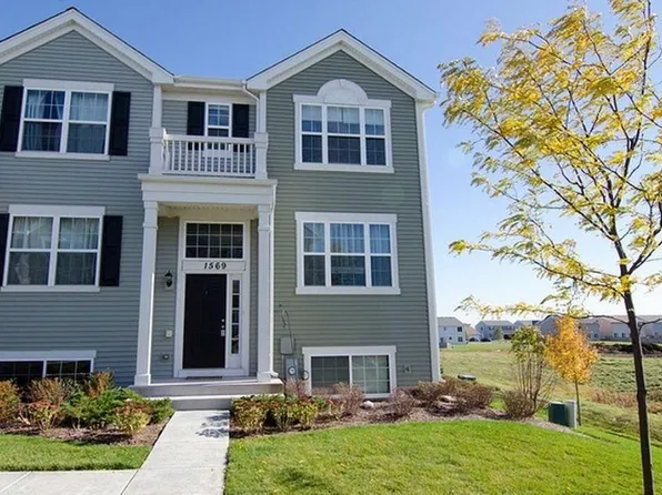 1569 Windward Dr, Hampshire, IL 60140