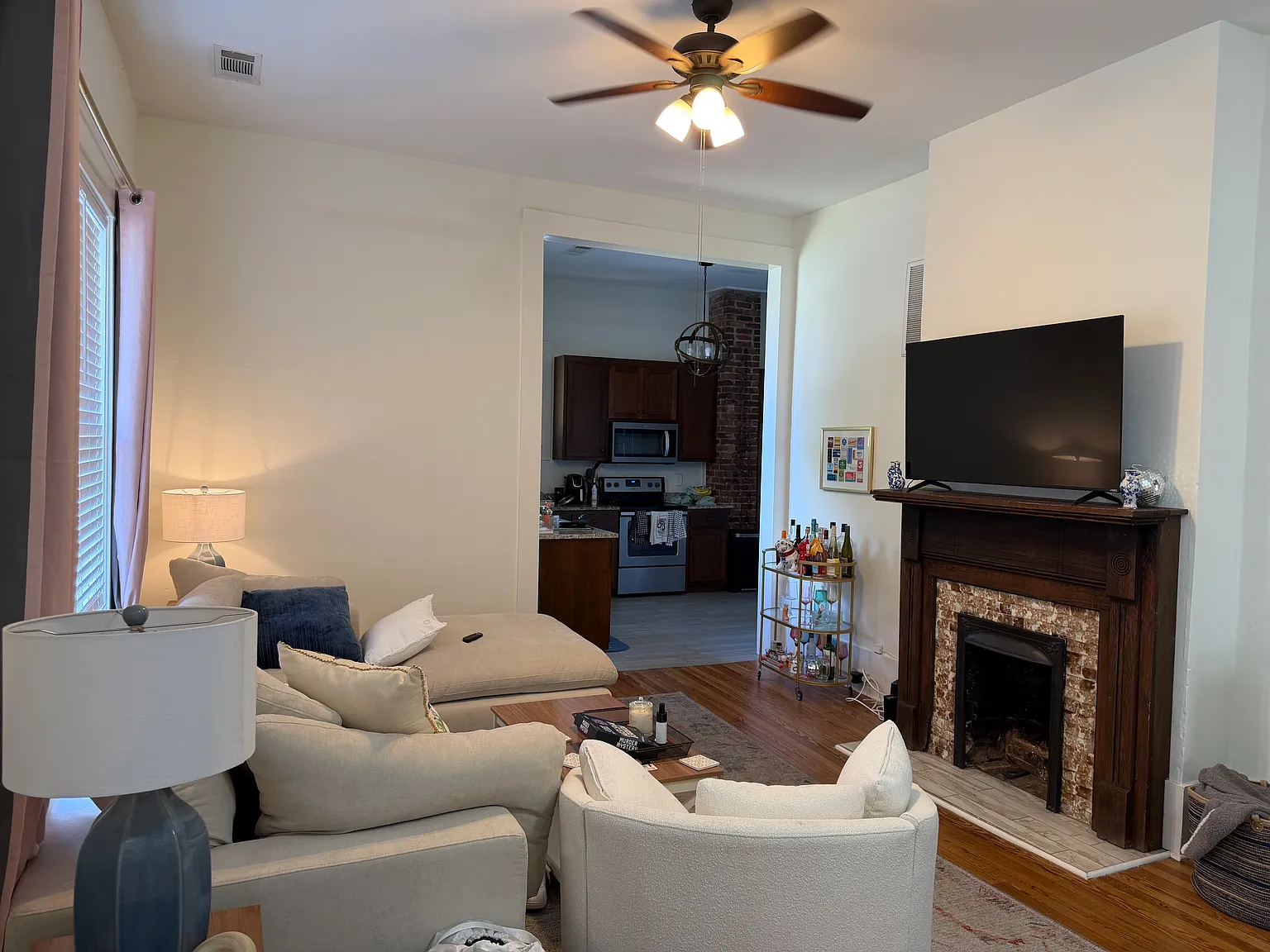 3 bed, 1421 sqft, $4,950 — Photo 2