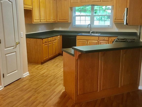 Kitchen and eating bar area