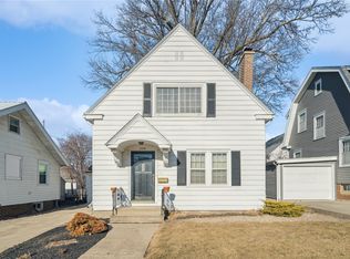 208 24th St NE, Cedar Rapids, IA 52402