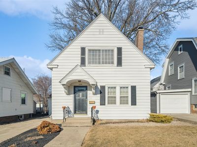 208 24th St NE, Cedar Rapids, IA, 52402