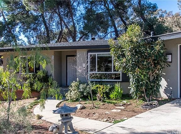 2nd image of 1901 N San Gorgonio Ave