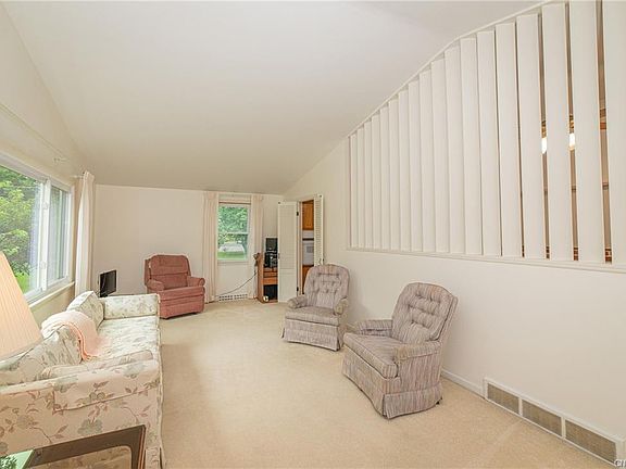 5th image of 102 Juniper Ln