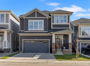 32 W Carrington Mnr NW, Calgary, AB T3P 0Z2