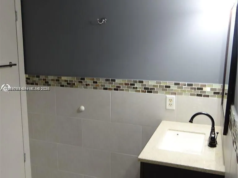 2741 Taft St #206 — Photo 12