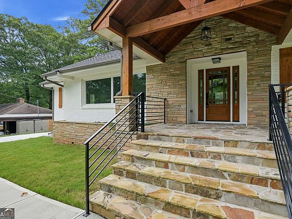 4th image of 2304 Rugby Ln
