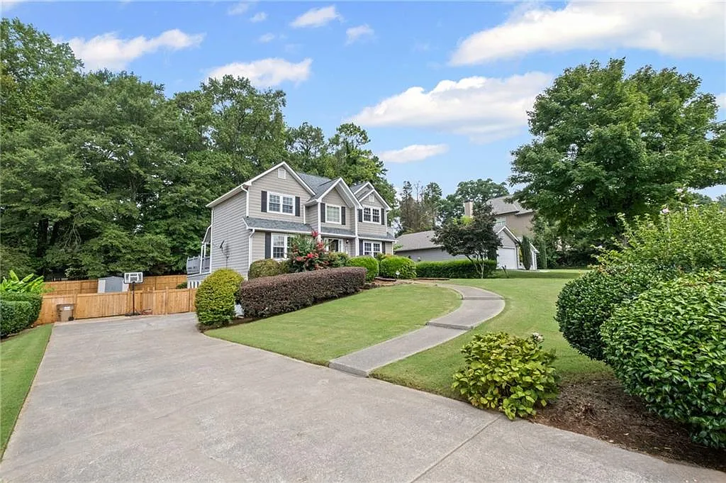 3 bed, 2.5 bath, 2936 sqft, $2,850 — Photo 4