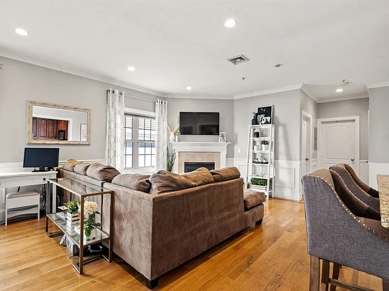 209 D St #2 — Photo 2