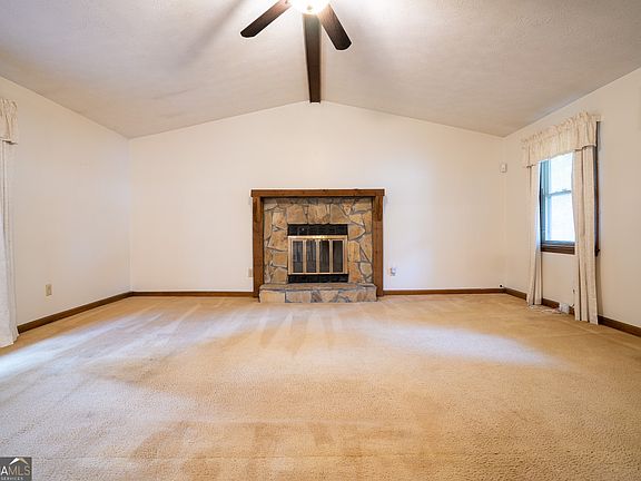 4th image of 724 Ridge Ave