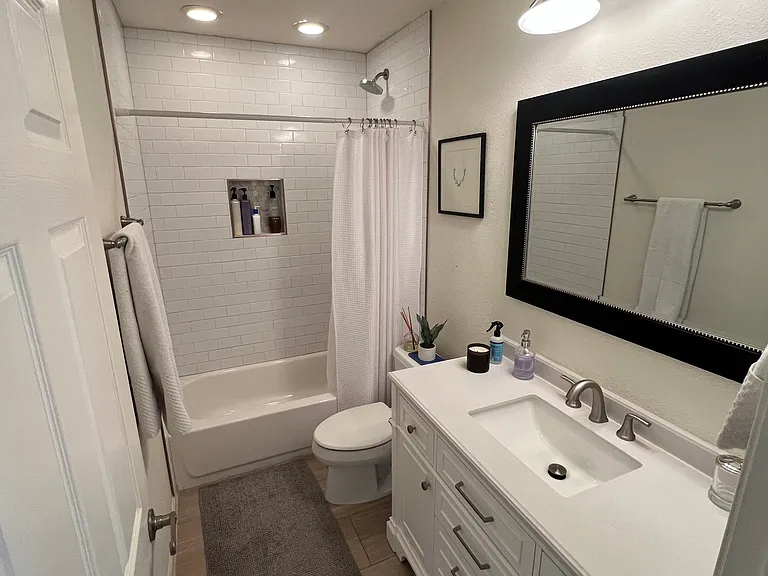 1701 E Pinchot Ave — Photo 12