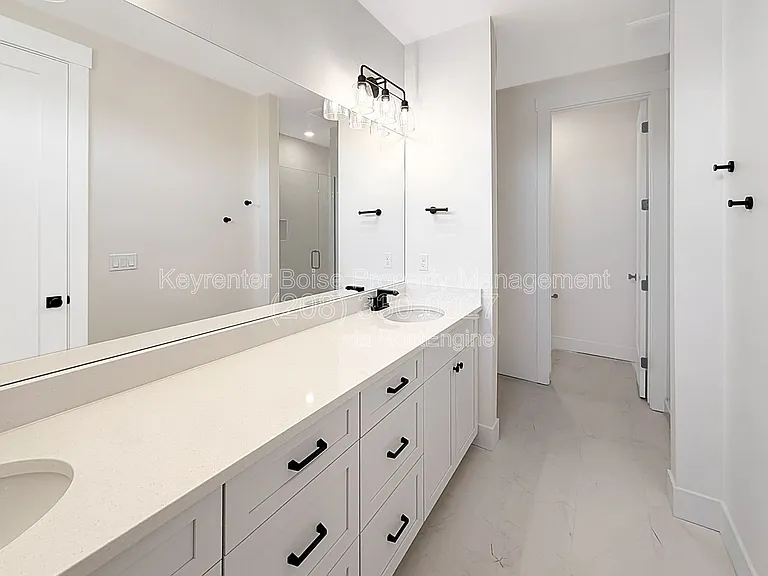 373 E Lombard Ln — Photo 18