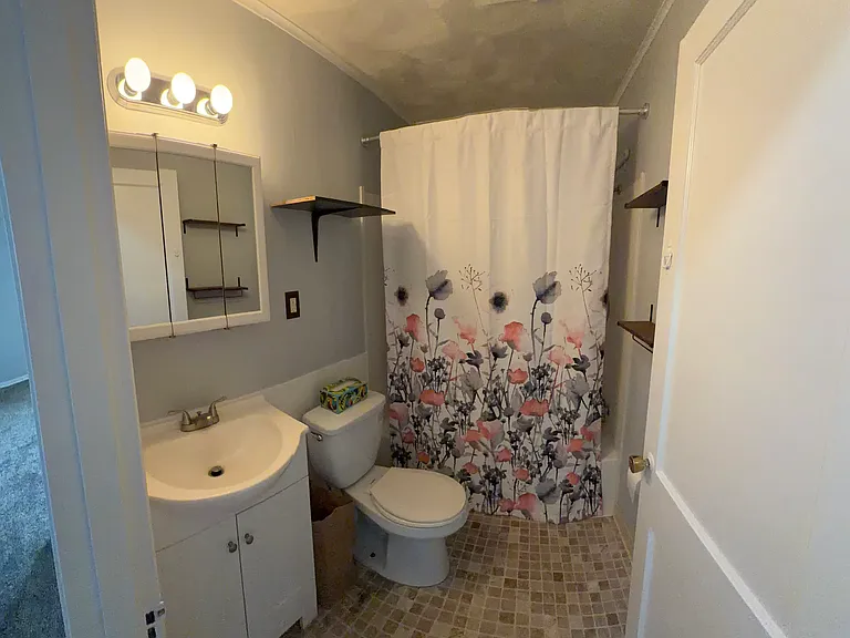 569 Loretto Rd — Photo 13