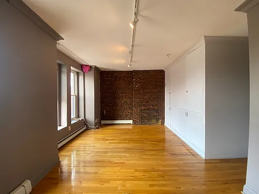 Rented by BR Edwards Associates Inc | media 22