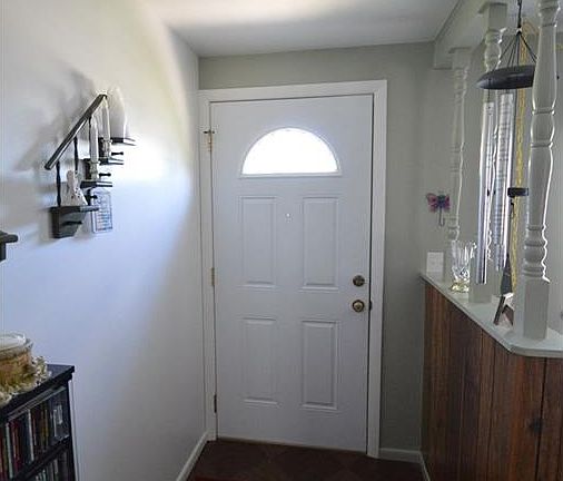 3rd image of 6743 Emerald Ave