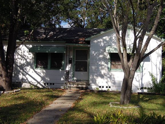 3rd image of 146 NE Monroe Cir N