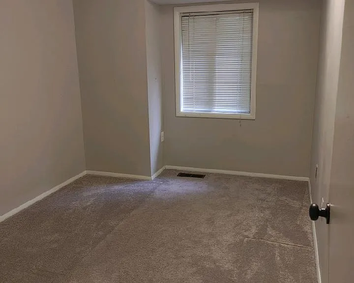 5468 Endicott Ln — Photo 12