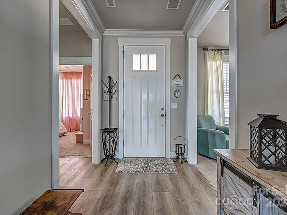 4th image of 1016 Overlake Dr