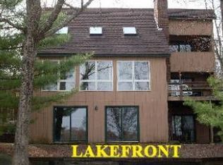 160 W Shore Dr, Milford, PA 18328