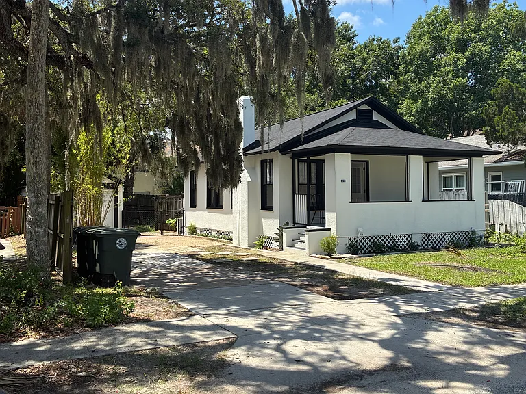 125 Pierce Ave — Photo 1