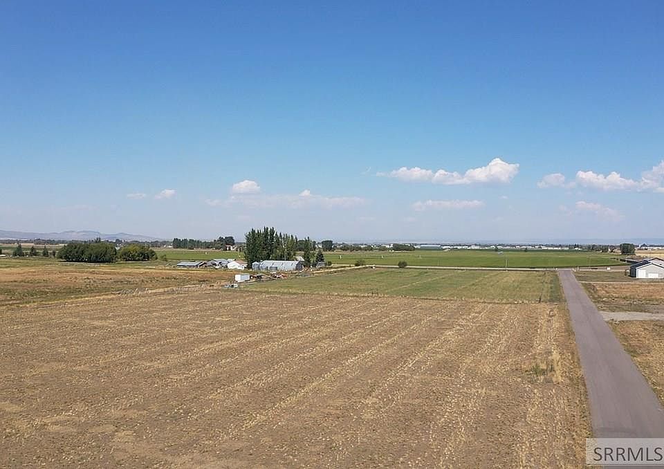 2nd image of 285 N 2340 E