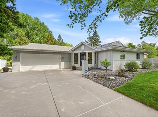 974 Kohlman Ln, Saint Paul, MN 55109