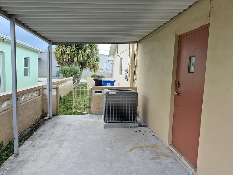 1013 Meadowlawn Dr N — Photo 31