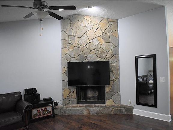 5th image of 3020 Meadowview Ln
